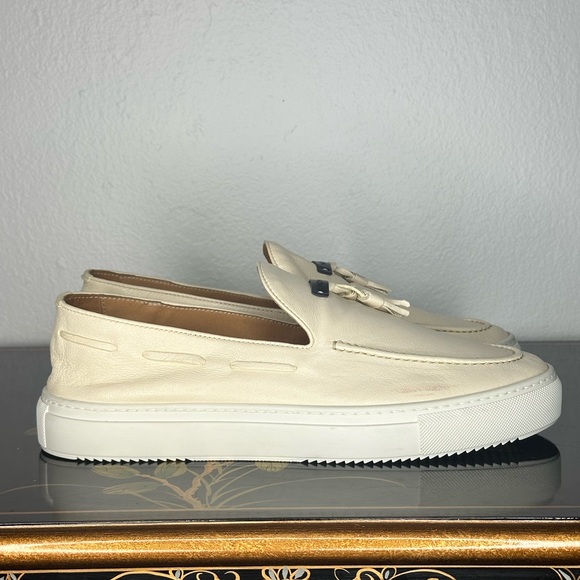 Elegant Cream Loafers with Tassel Accent - Picture 3 of 5
